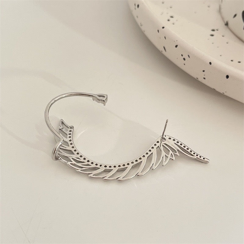 Single Shining Feathers Ear Stud and Ear-Hook featuring alloy and rhinestones, showcasing an elegant feather design.