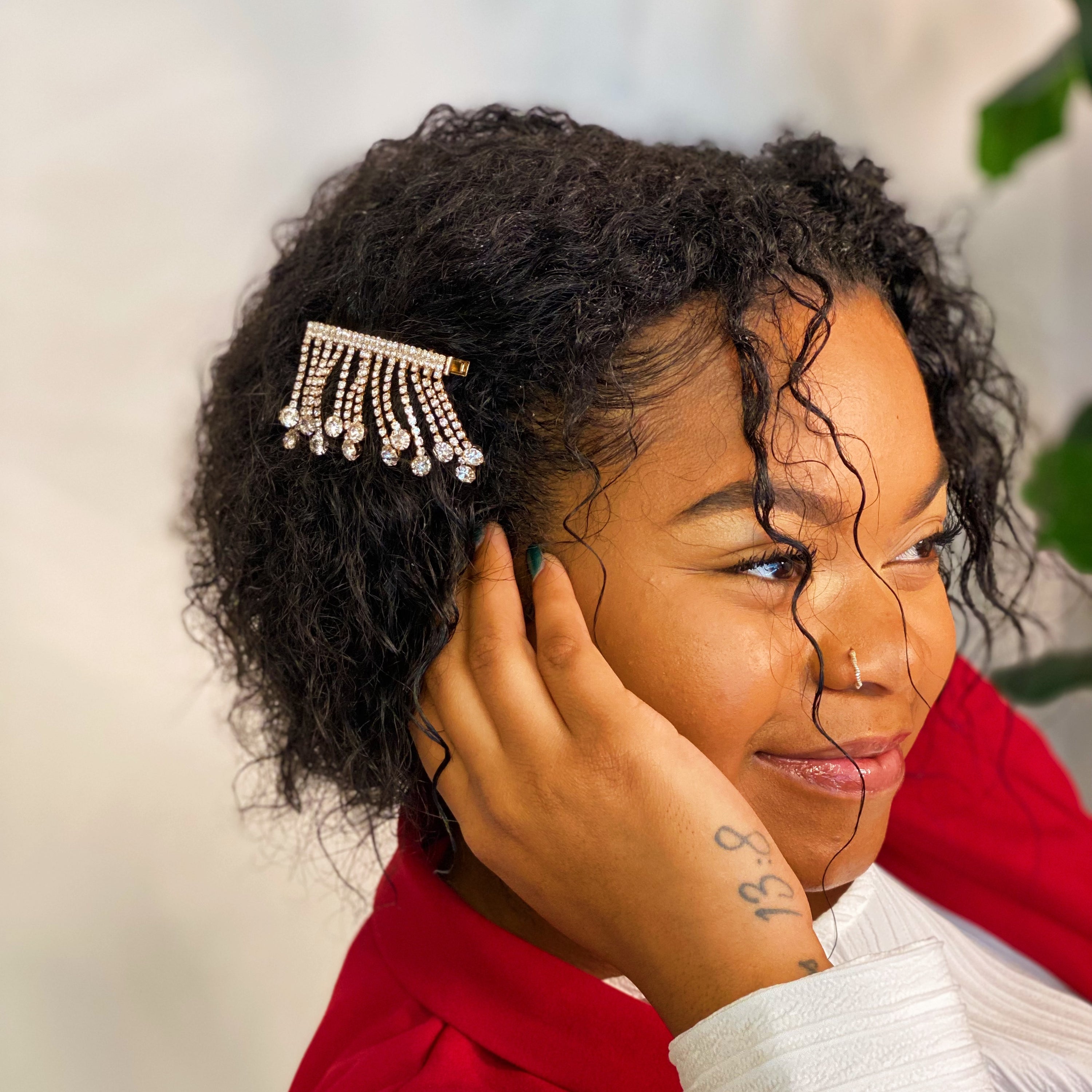 A stylish Sparkling Cascade Hair Clip featuring dangling sparkles, perfect for enhancing hairstyles.