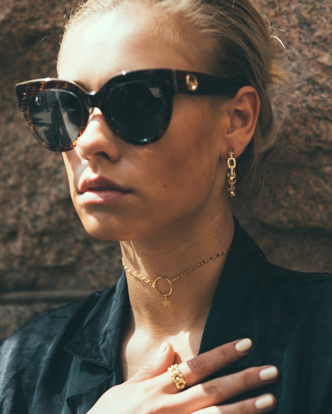 STELLA Star Choker featuring a tiny star and hoop pendant on a double row mirror link chain, elegantly crafted in 18k gold plating.