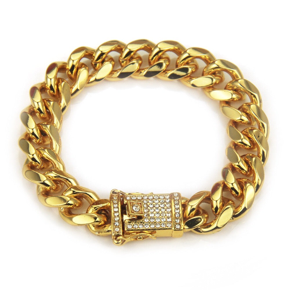 A stylish studded curb chain bracelet made of durable alloy, featuring a bold design perfect for everyday wear.