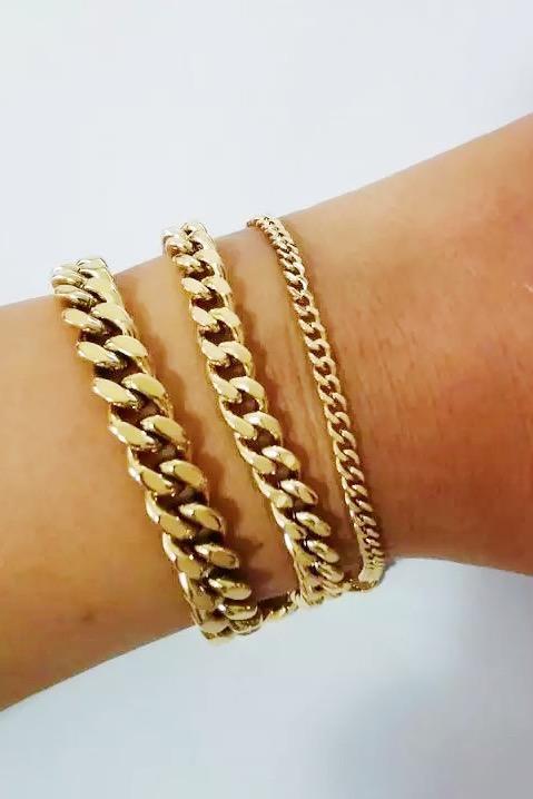 Stylish Cuban Chain Bracelet in 18K gold plating, showcasing its classic design and multiple size options.