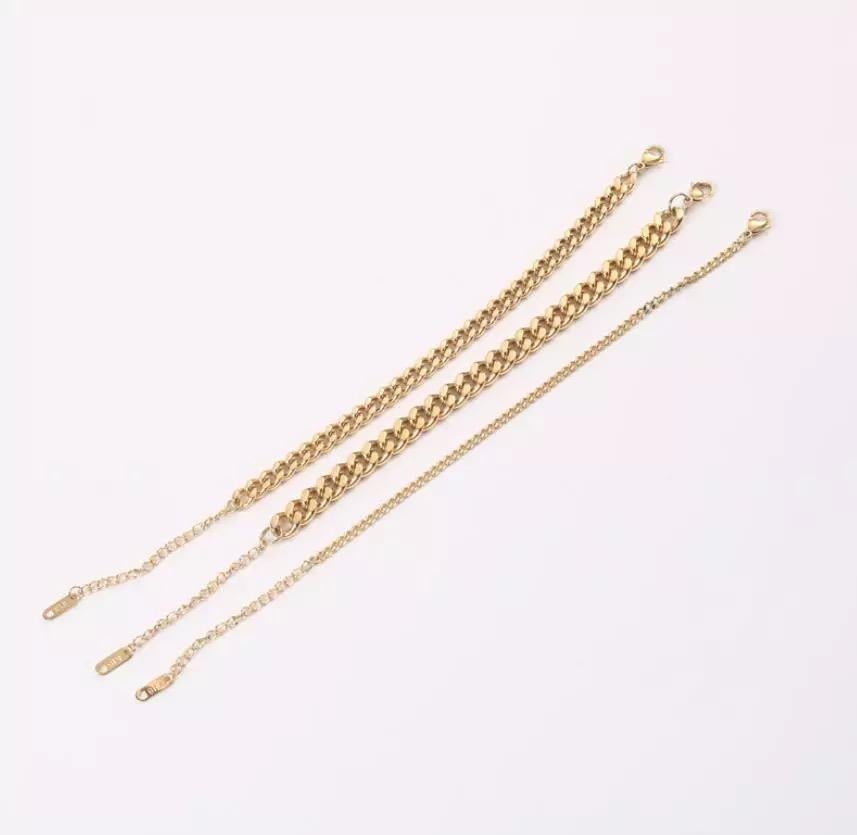 Stylish Cuban Chain Bracelet in 18K gold plating, showcasing its classic design and multiple size options.