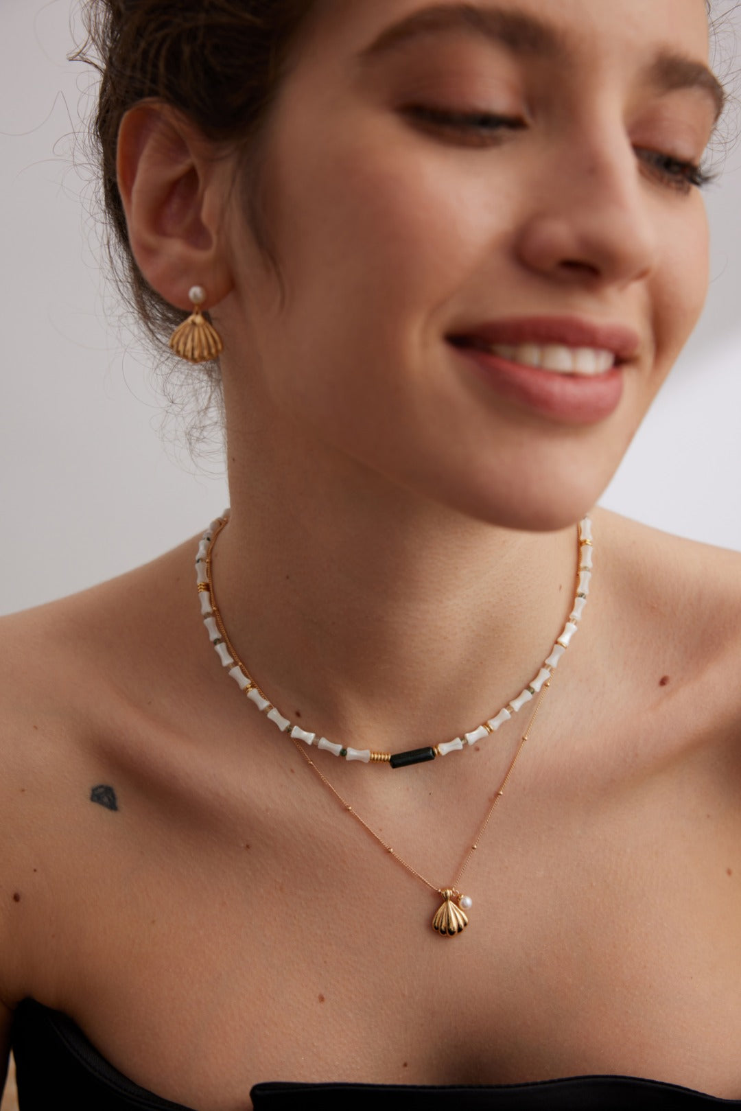 Adjustable Pure Silver Shell Pearl Necklace featuring beach-inspired design with shell elements and lustrous pearls in vintage gold color.