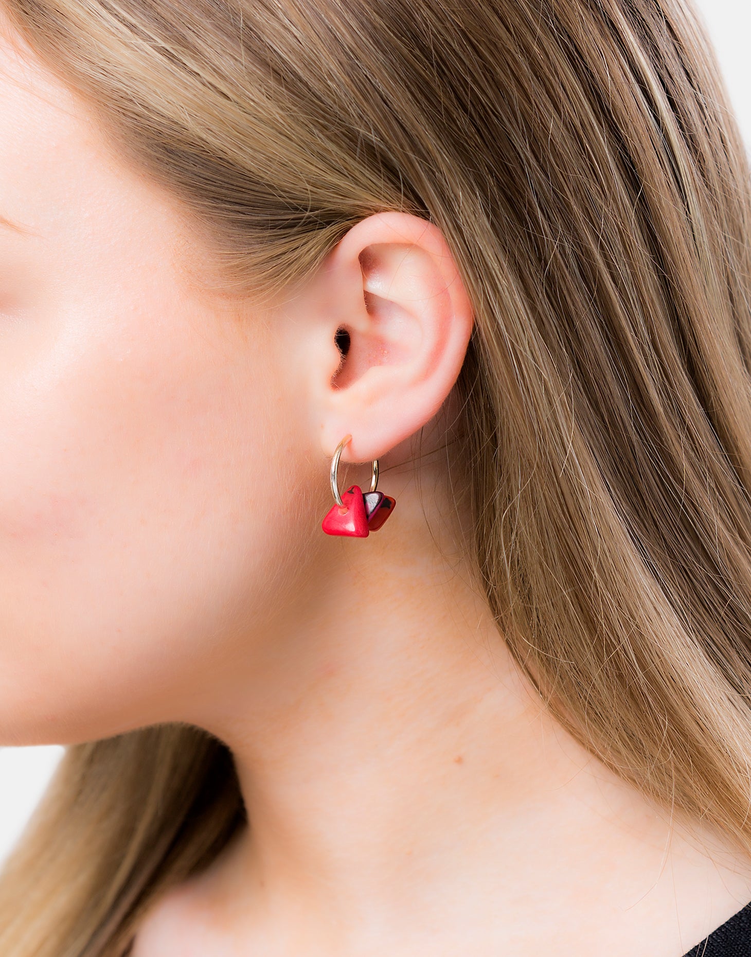 Tapajos Tagua Earring featuring a unique hoop design with three gravels, made from organic materials.