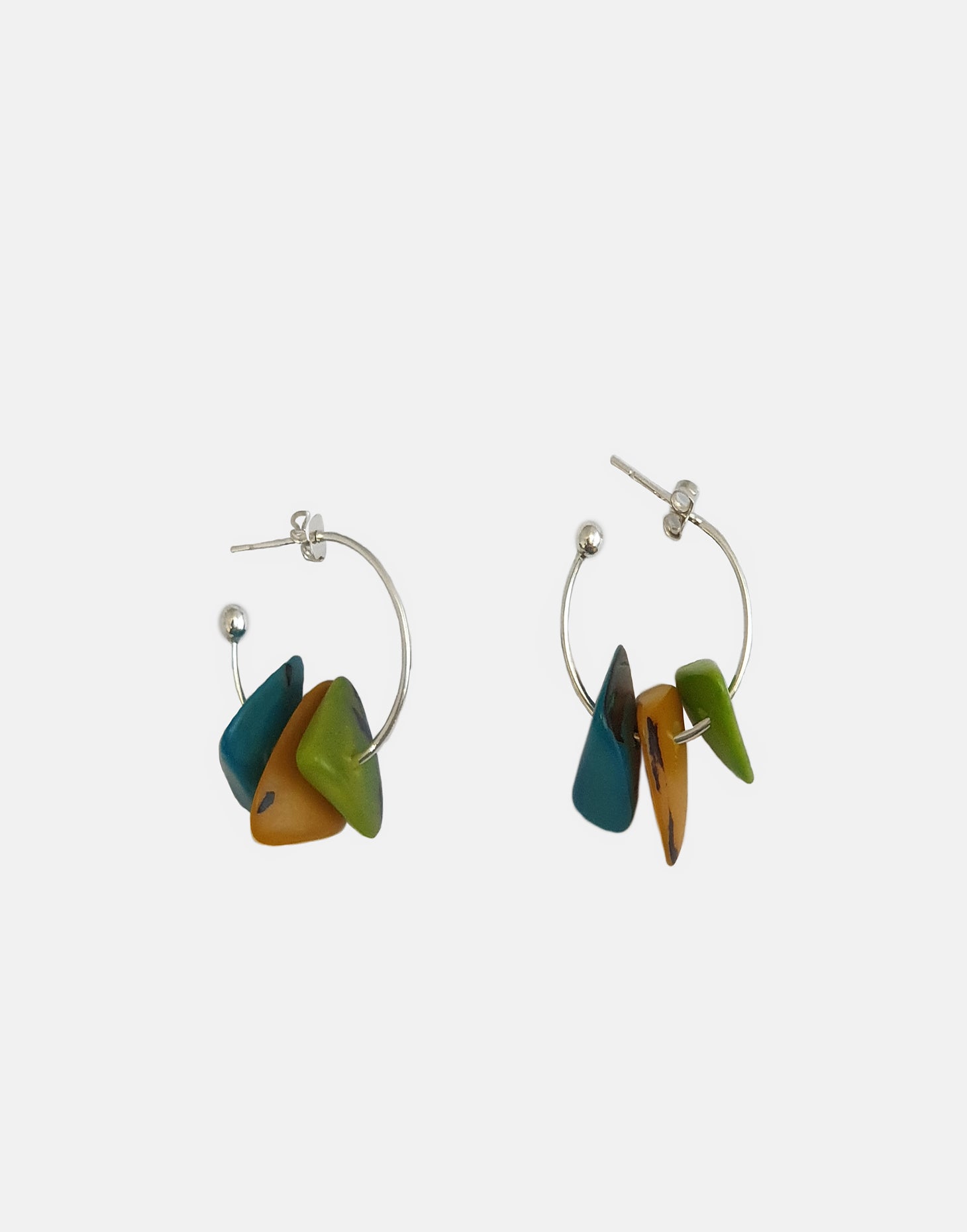 Tapajos Tagua Earring featuring a unique hoop design with three gravels, made from organic materials.