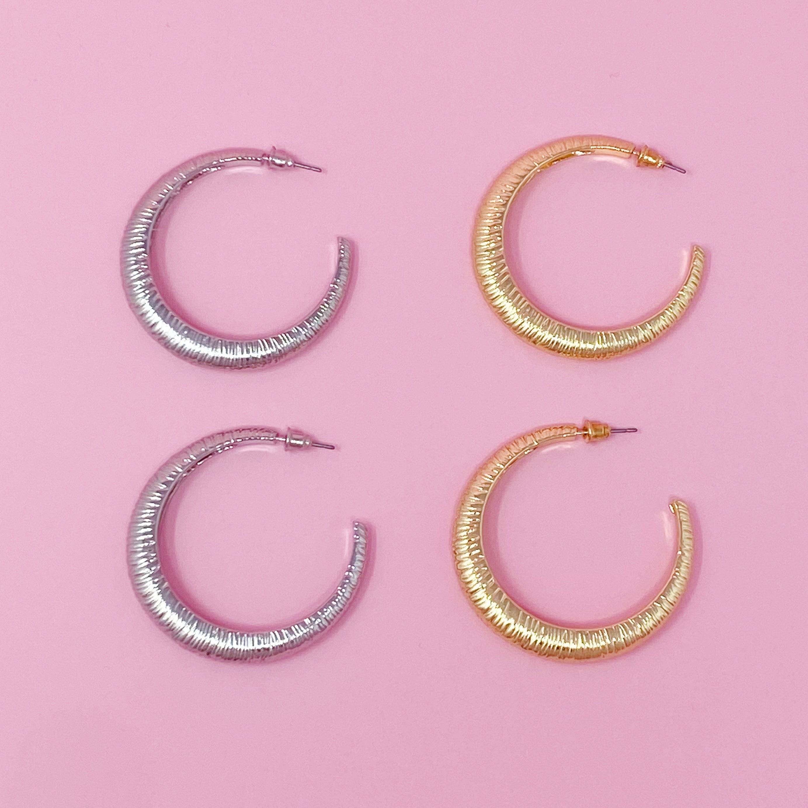 A pair of textured daily hoop earrings with a dimensional finish, perfect for everyday wear and special occasions.