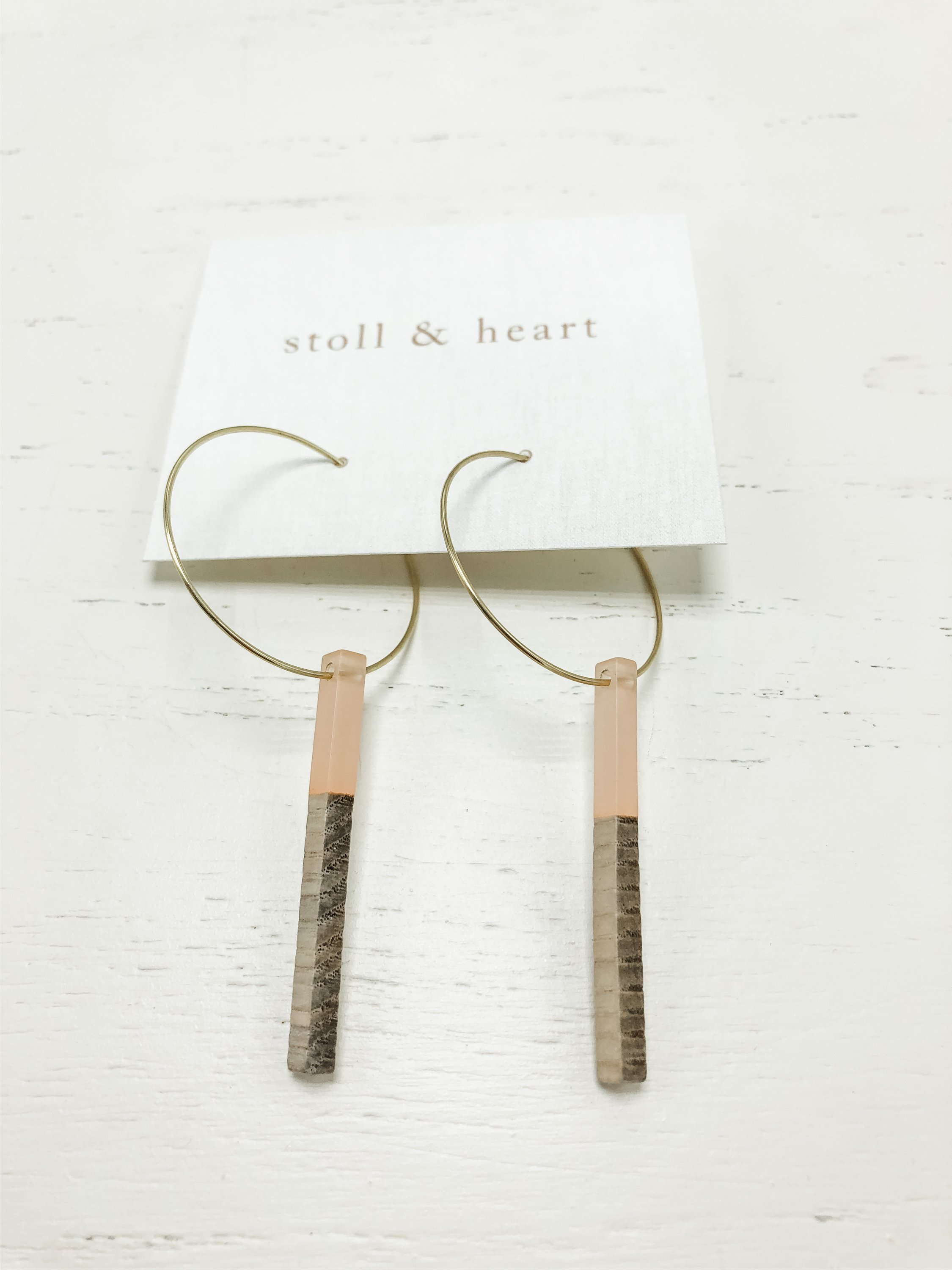 Gold plated hoop earrings featuring wood and pink resin details, elegantly designed by Stoll & Heart.