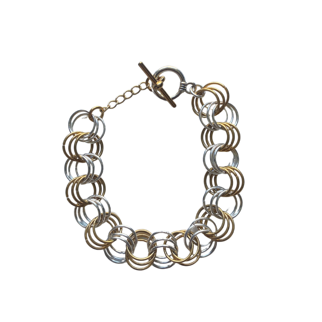 A delicate Two-Tone Donna Bracelet featuring intertwined gold and silver links with a stylish toggle clasp.