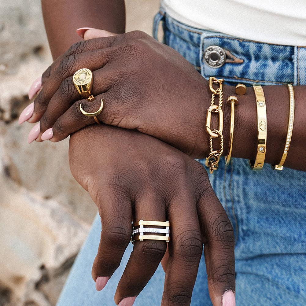 THREADER INTERLOCKING LINK SET featuring a geometric necklace, bracelet, and ring in a delicate gift box.