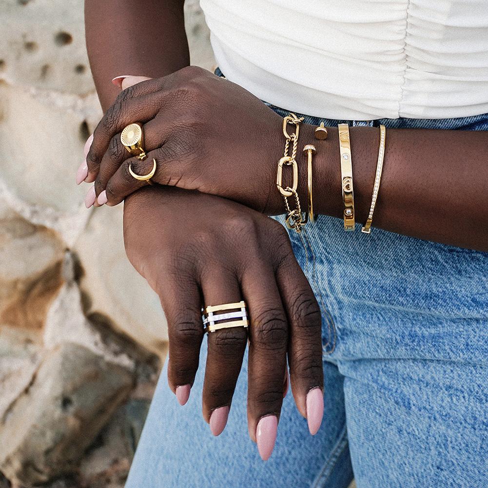 THREADER INTERLOCKING LINK SET featuring a geometric necklace, bracelet, and ring in a delicate gift box.