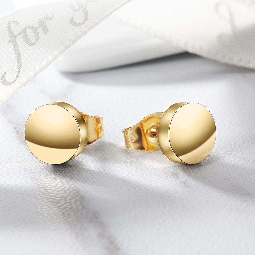 Elegant thumbtack stud earrings made from hypoallergenic stainless steel with 14K gold PVD plating.