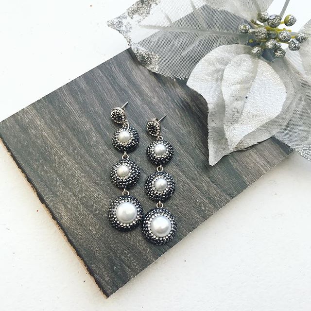 Elegant TRIPLE Pearl Earrings made of 925 Sterling Silver with white pearls, showcasing a stunning design.