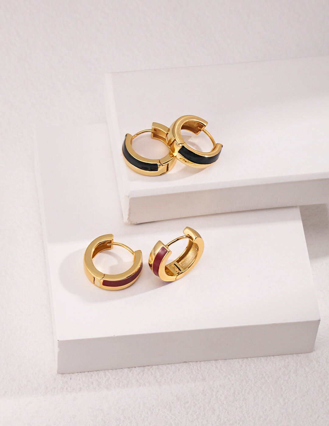 Two-color chunky hoop earrings with drip glaze finish, featuring gold vermeil accents, handmade and stylish.