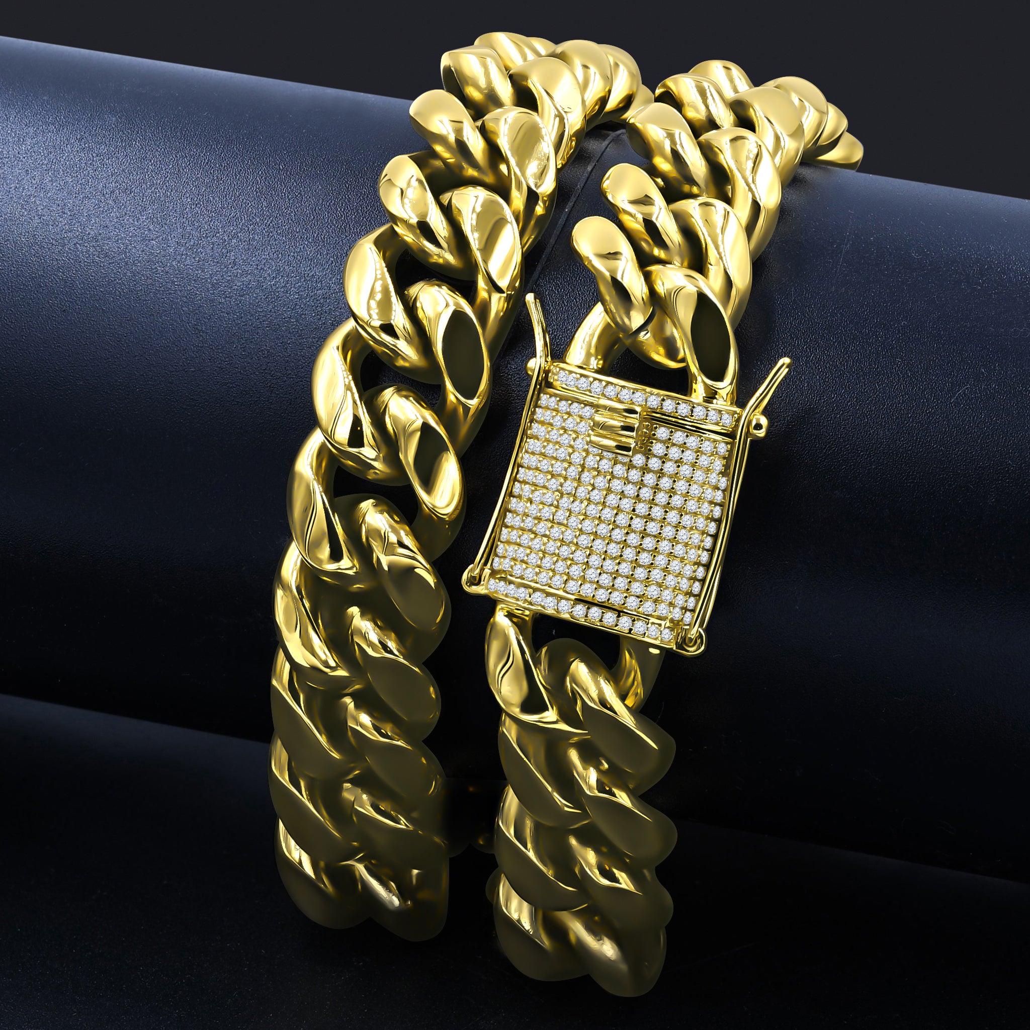 ULTRAIST 18MM Cuban Chain showcasing its classic design and shiny Oro Laminnado finish, available in multiple lengths.