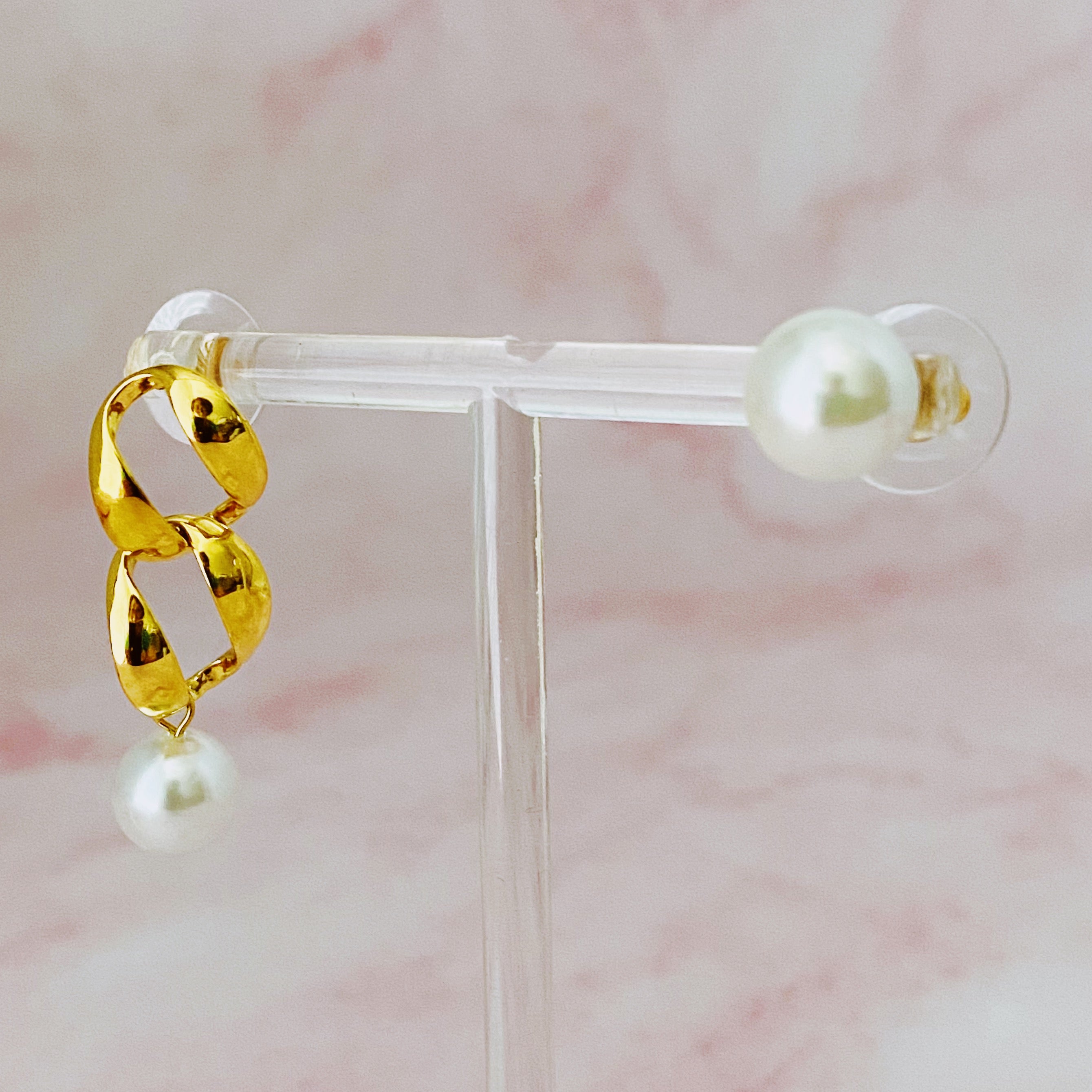 Stylish unbalanced hip pearl earrings featuring a dangling pearl and a matching stud, crafted from 18k gold plated stainless steel.