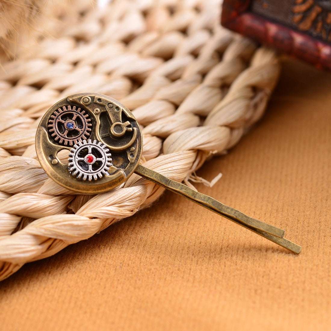 Vintage Clock Movement Hair Clip made of alloy, featuring intricate clock design and secure clasp for stylish hair styling.