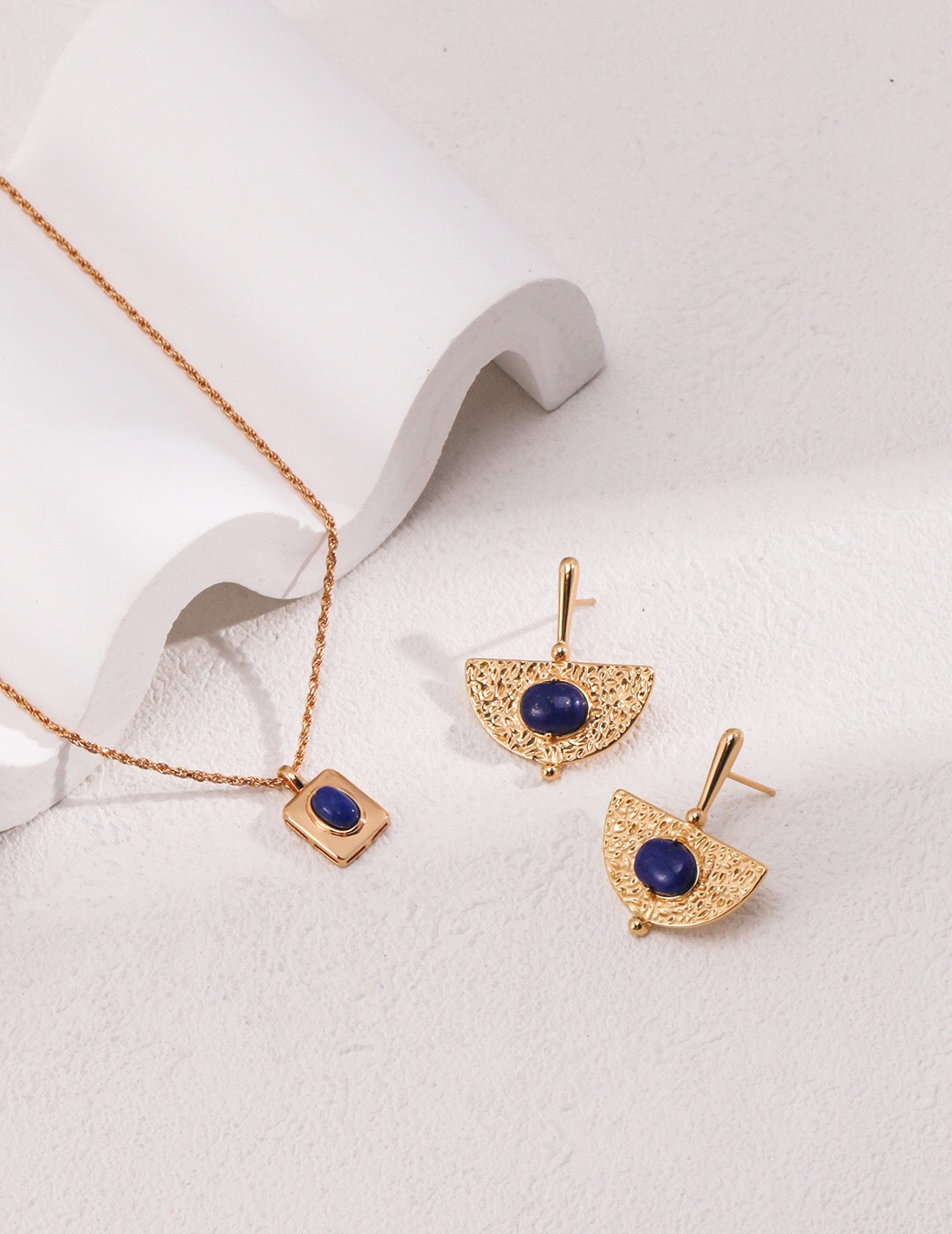 Vintage Style Lapus Lazuli Pendant Necklace featuring a deep blue lapus lazuli stone set in gold vermeil on a delicate chain.