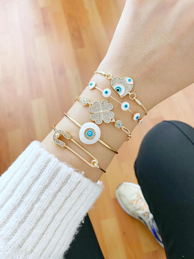 A stylish White Evil Eye Bracelet featuring a zircon charm, crafted from tarnish-resistant 316L stainless steel in a gold color.