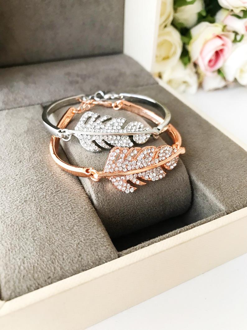 Zircon Leaf Charm Bracelet featuring a delicate leaf design in rose gold and silver, adorned with sparkling zirconia stones.