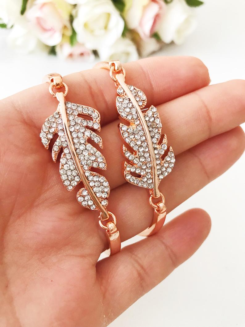 Zircon Leaf Charm Bracelet featuring a delicate leaf design in rose gold and silver, adorned with sparkling zirconia stones.