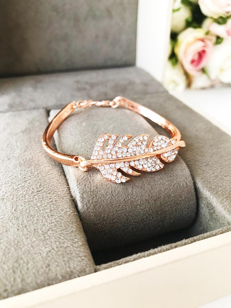 Zircon Leaf Charm Bracelet featuring a delicate leaf design in rose gold and silver, adorned with sparkling zirconia stones.