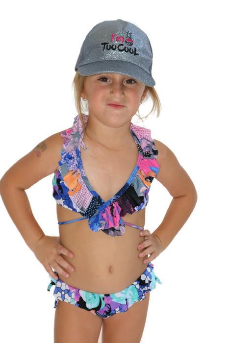 A stylish mesh sun cap for little girls, featuring a trendy design and adjustable fit, perfect for sunny outdoor activities.