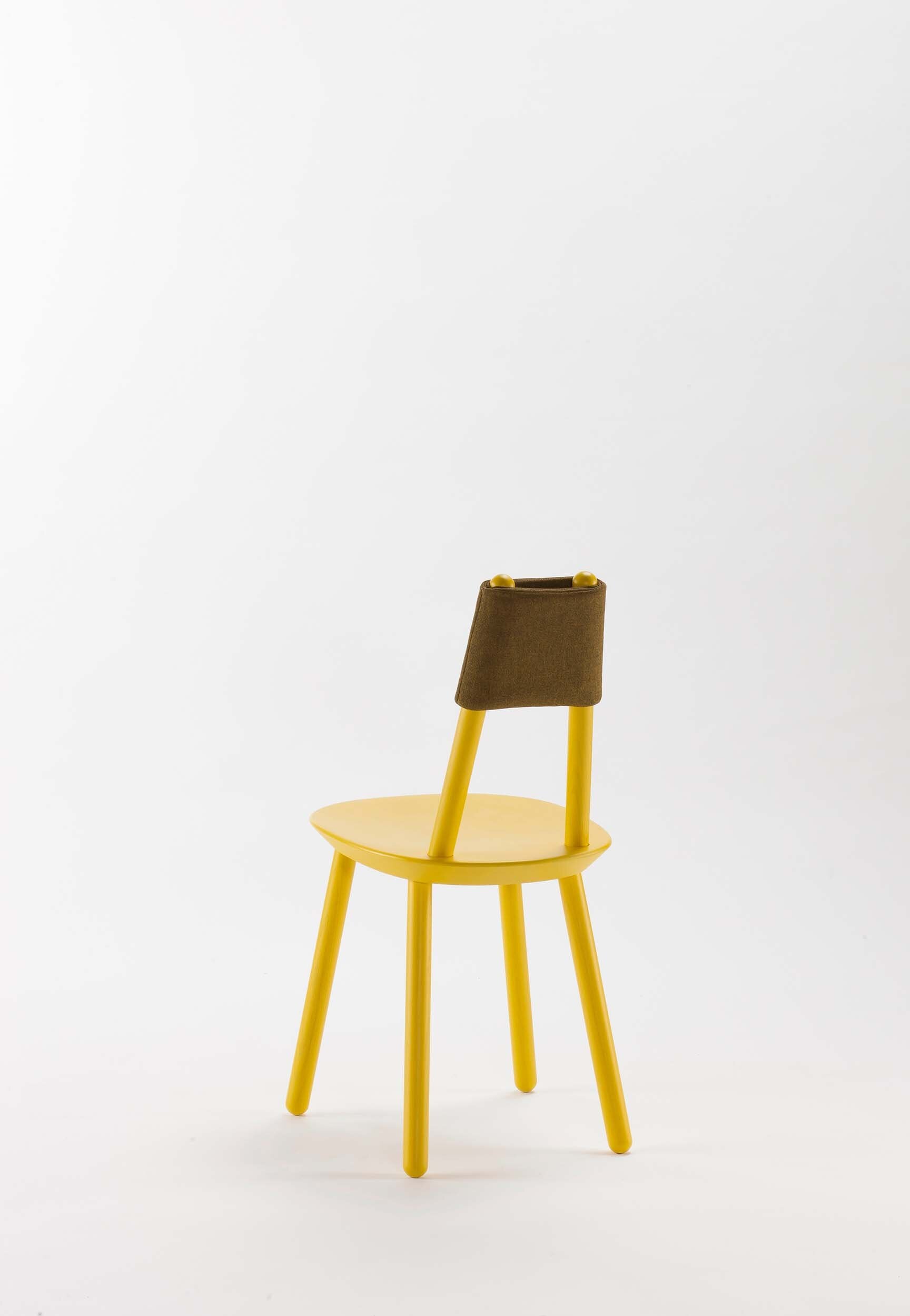 Naïve Dining Chair featuring a minimalist design with a solid ash seat and six equal-length legs, showcasing its playful and ergonomic structure.