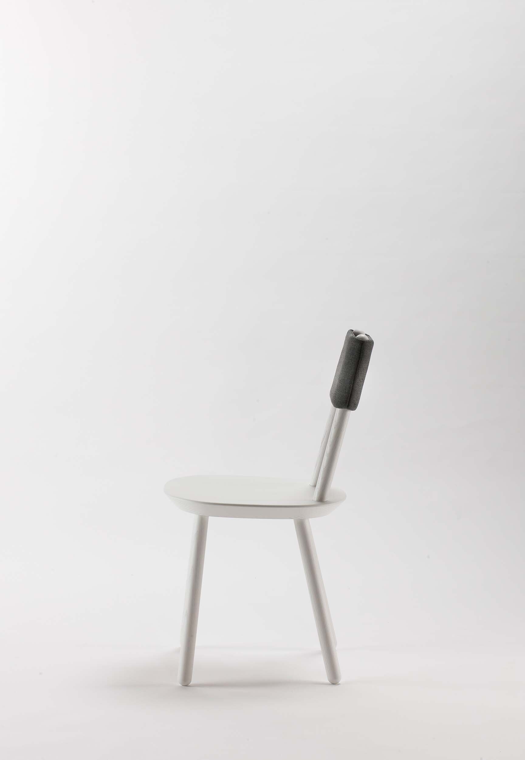 Naïve Dining Chair featuring a minimalist design with a solid ash seat and six equal-length legs, showcasing its playful and ergonomic structure.