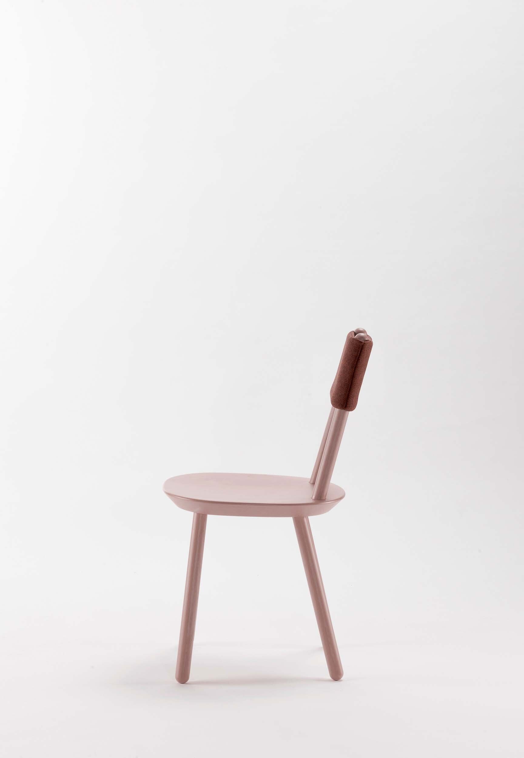 Naïve Dining Chair featuring a minimalist design with a solid ash seat and six equal-length legs, showcasing its playful and ergonomic structure.