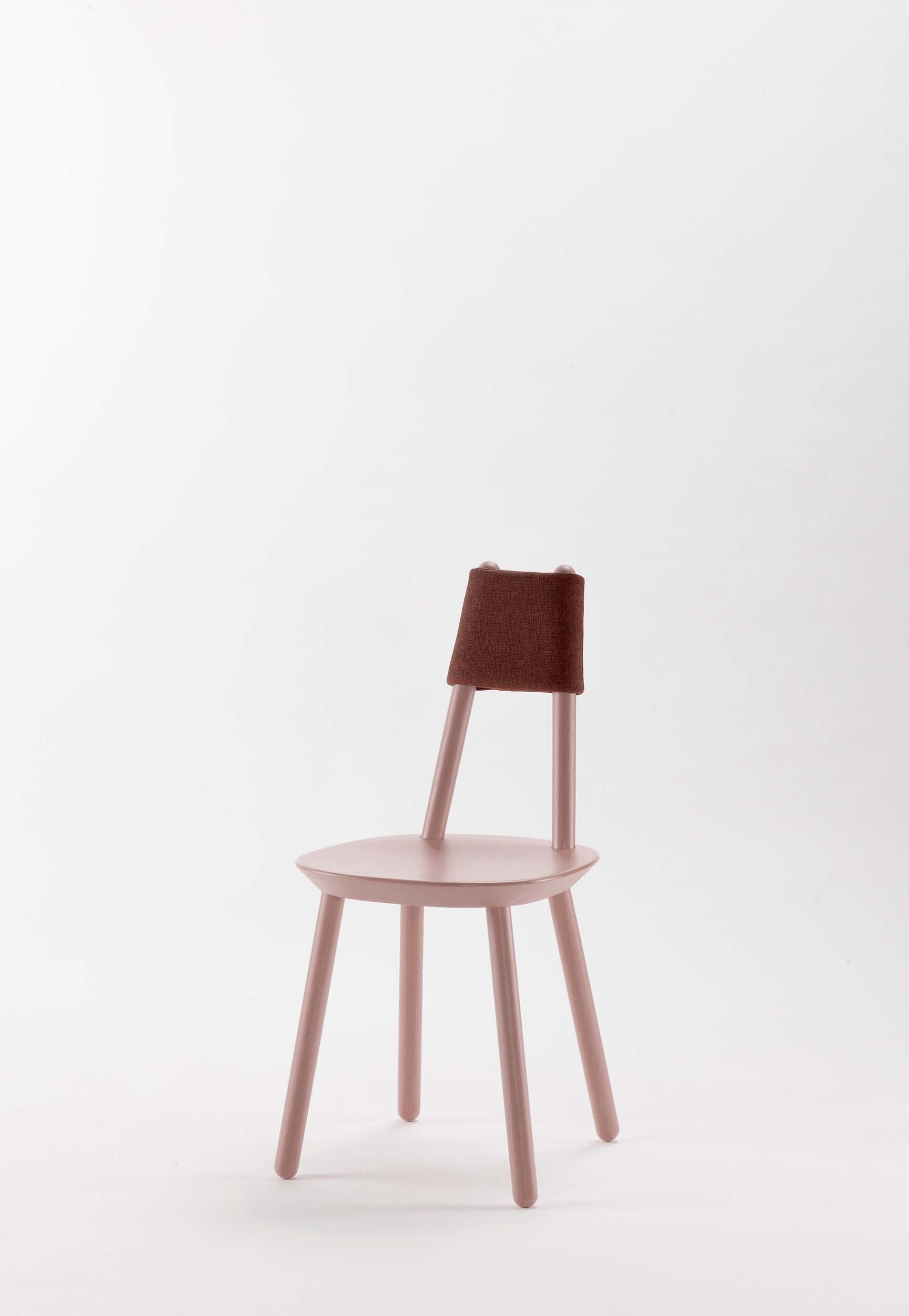 Naïve Dining Chair featuring a minimalist design with a solid ash seat and six equal-length legs, showcasing its playful and ergonomic structure.