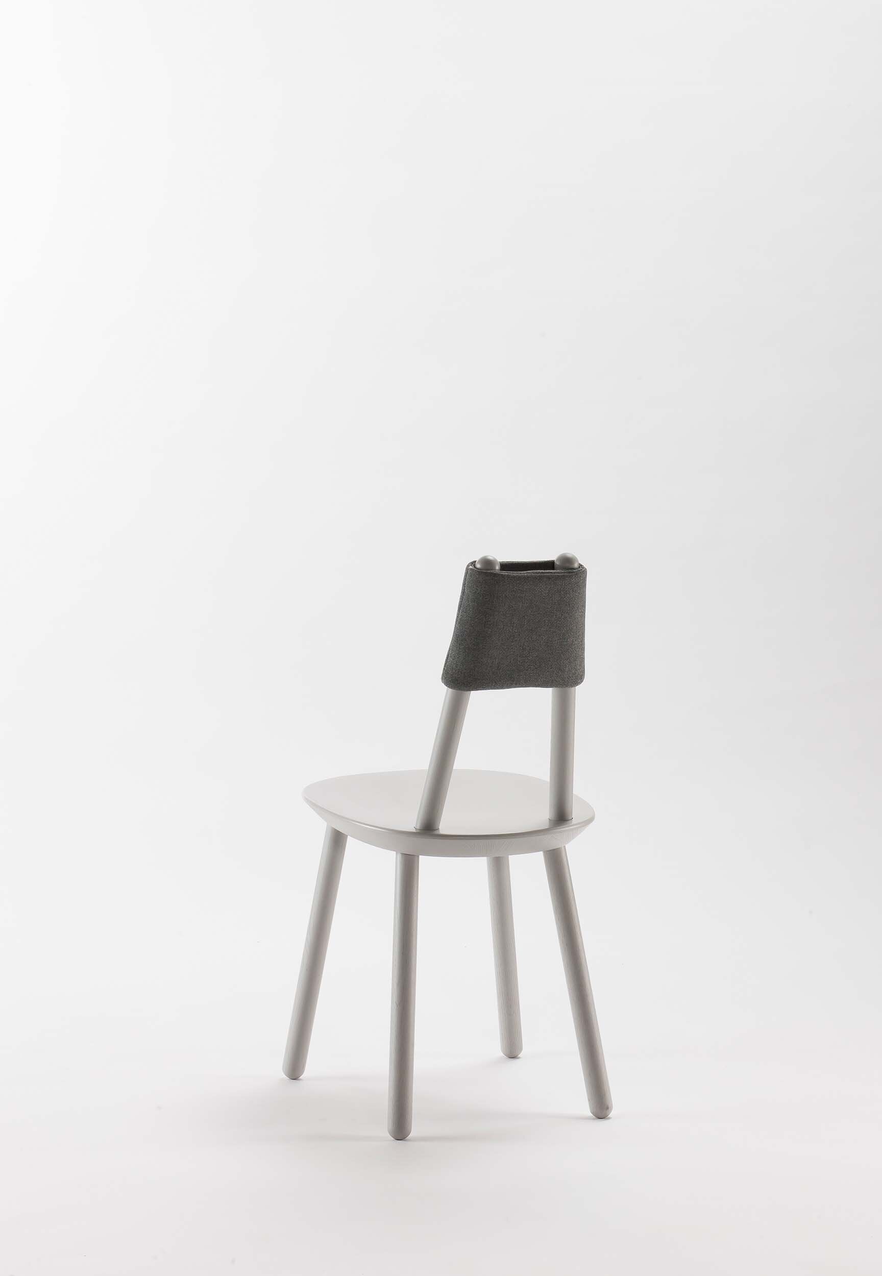 Naïve Dining Chair featuring a minimalist design with a solid ash seat and six equal-length legs, showcasing its playful and ergonomic structure.