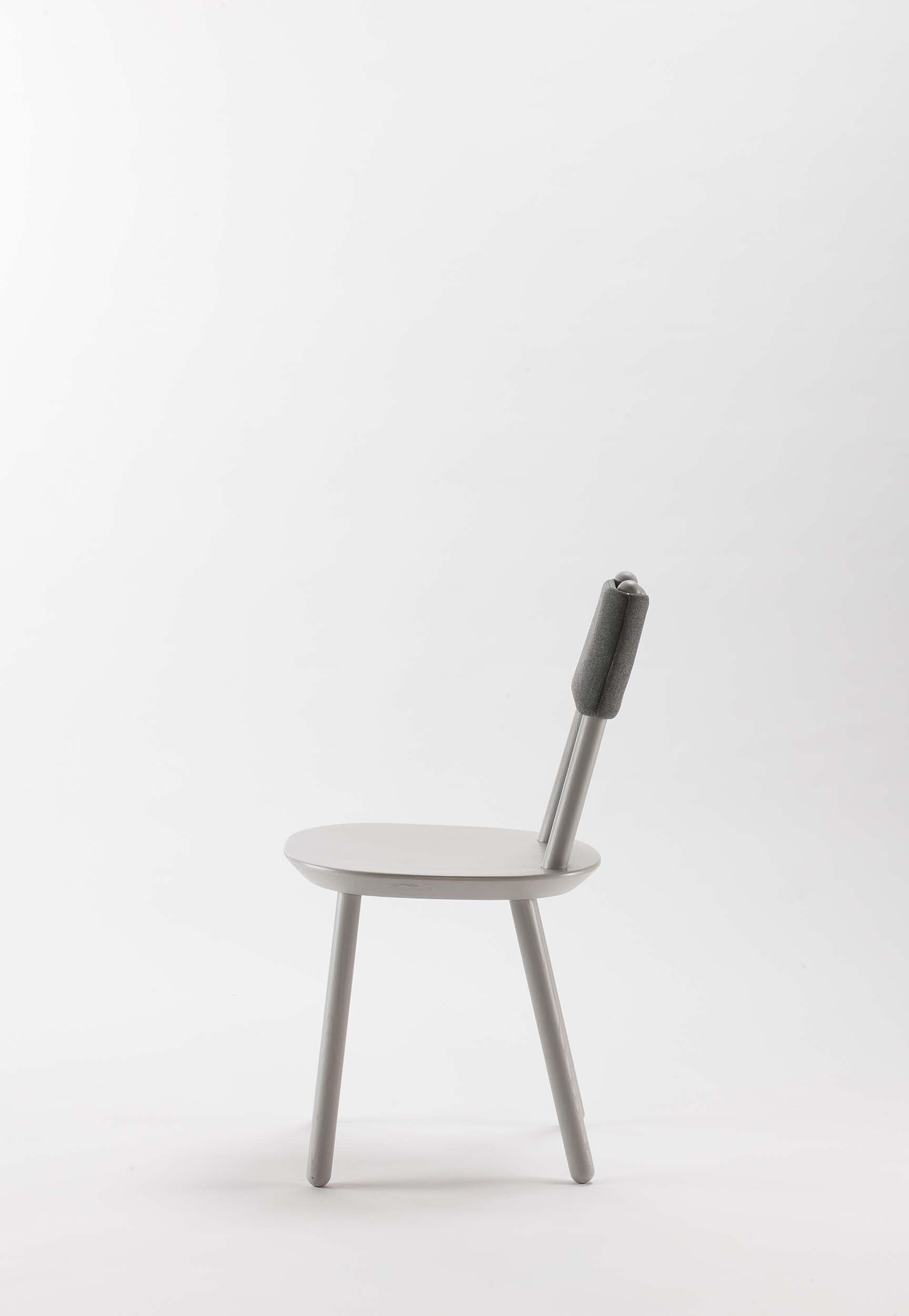 Naïve Dining Chair featuring a minimalist design with a solid ash seat and six equal-length legs, showcasing its playful and ergonomic structure.