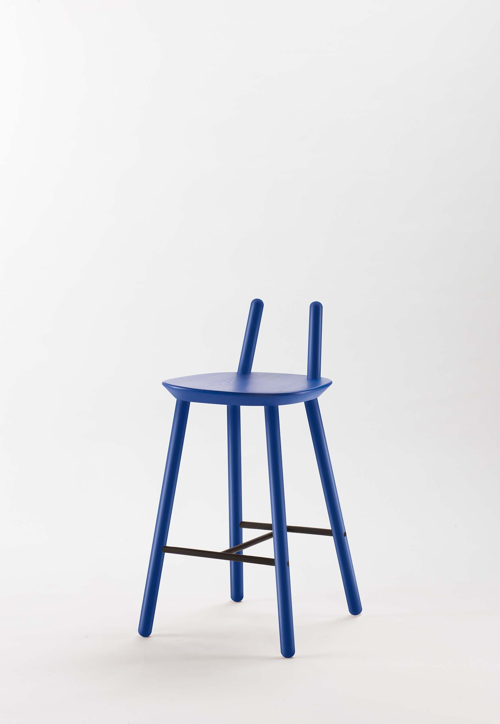 Naïve Semi Bar Stool featuring a carved seat and minimal backrest, with a durable steel footrest, ideal for home and public use.