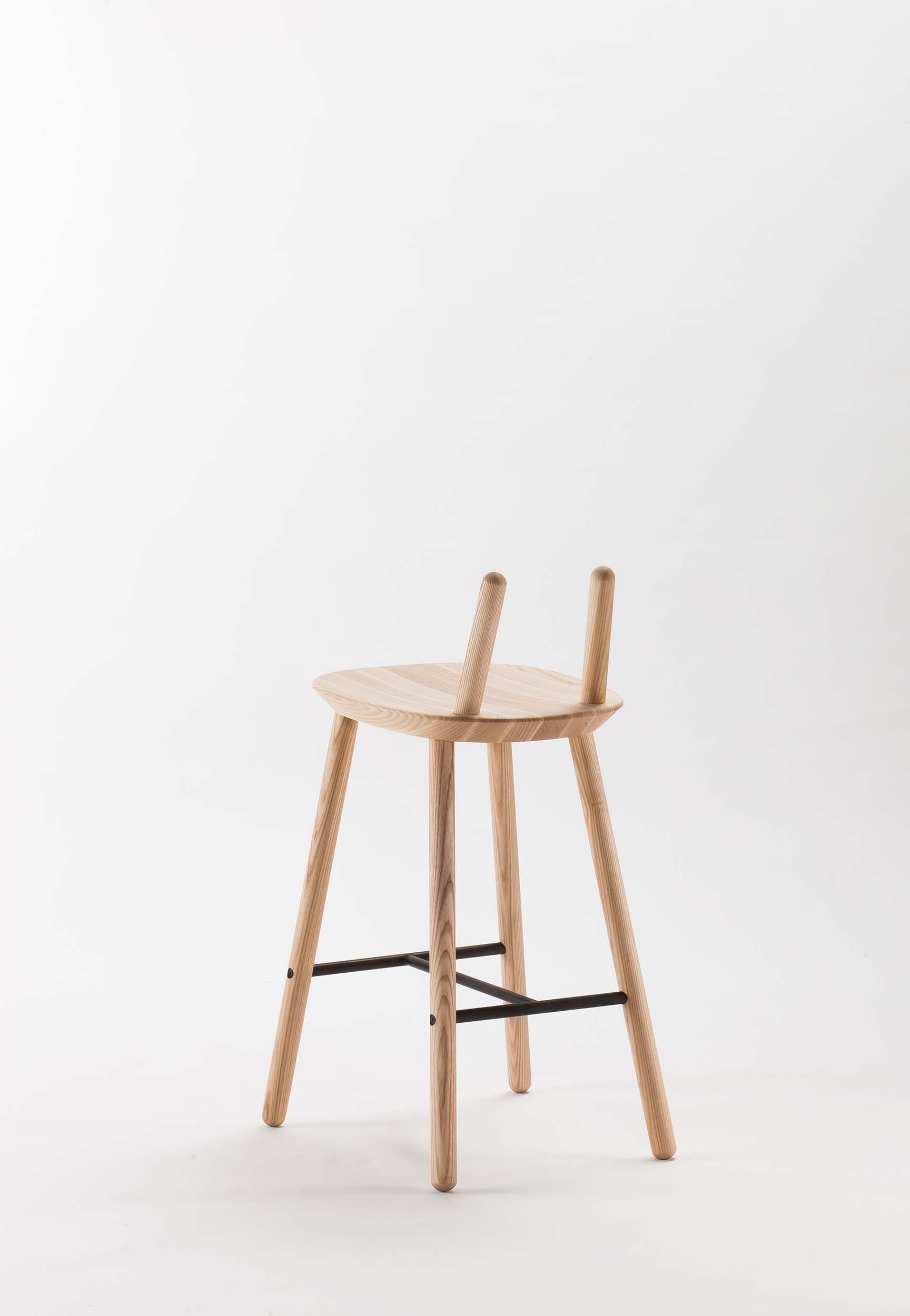 Naïve Semi Bar Stool featuring a carved seat and minimal backrest, with a durable steel footrest, ideal for home and public use.