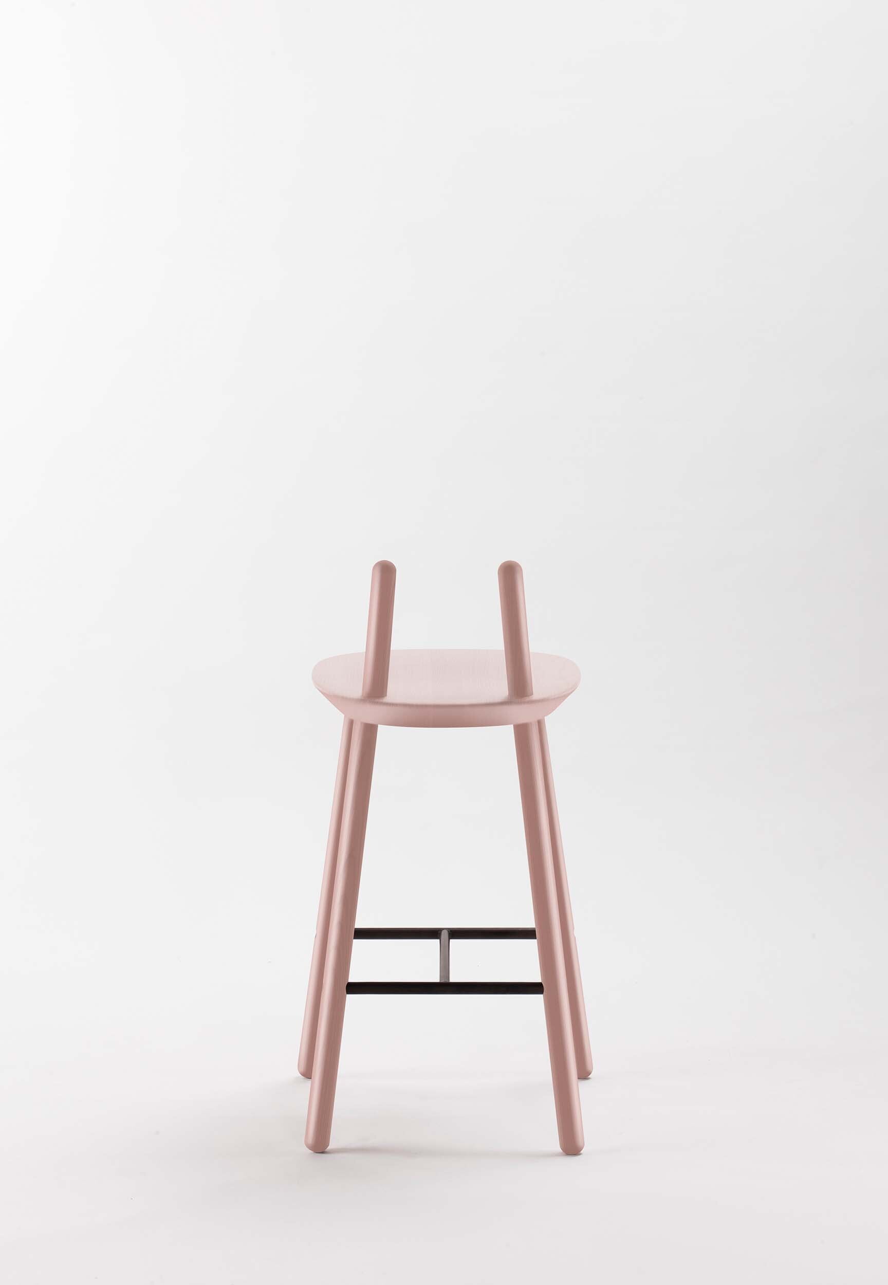 Naïve Semi Bar Stool featuring a carved seat and minimal backrest, with a durable steel footrest, ideal for home and public use.