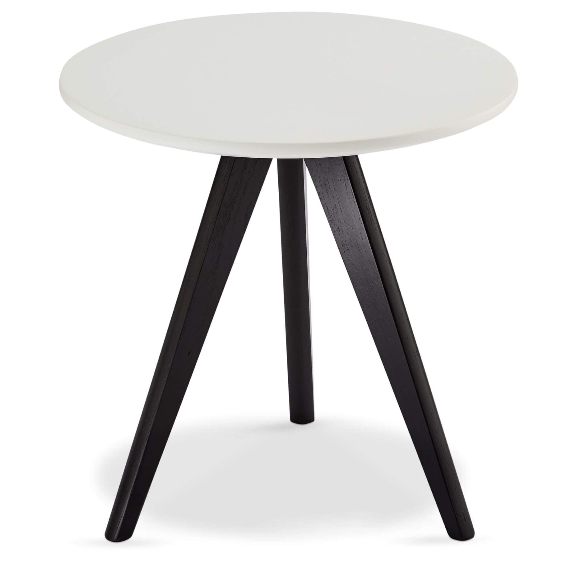 Round white and black coffee table with lacquered oak legs, stylish and modern design, perfect for coffee breaks.