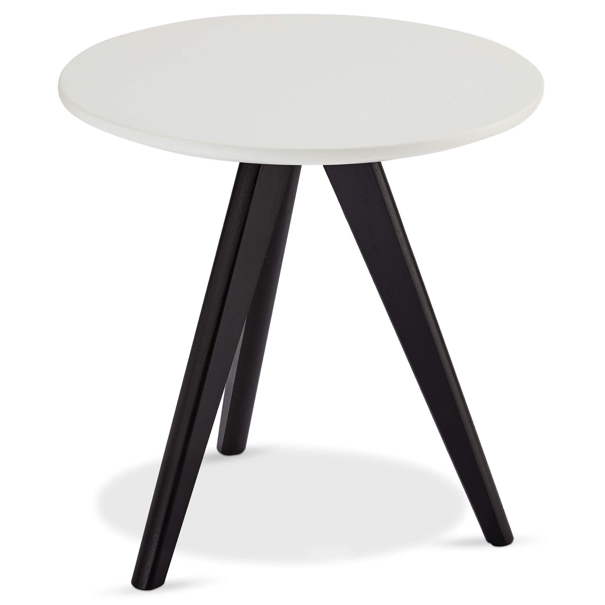 Round white and black coffee table with lacquered oak legs, stylish and modern design, perfect for coffee breaks.