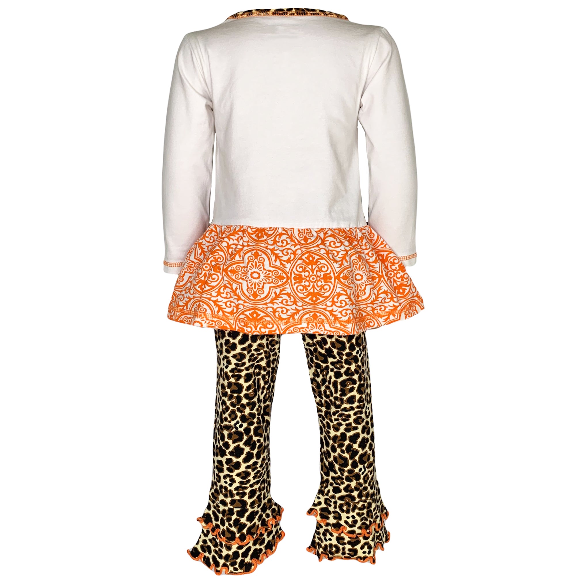 AnnLoren Girls Autumn Outfit featuring a cream tunic with pumpkin applique and leopard leggings, perfect for Thanksgiving.