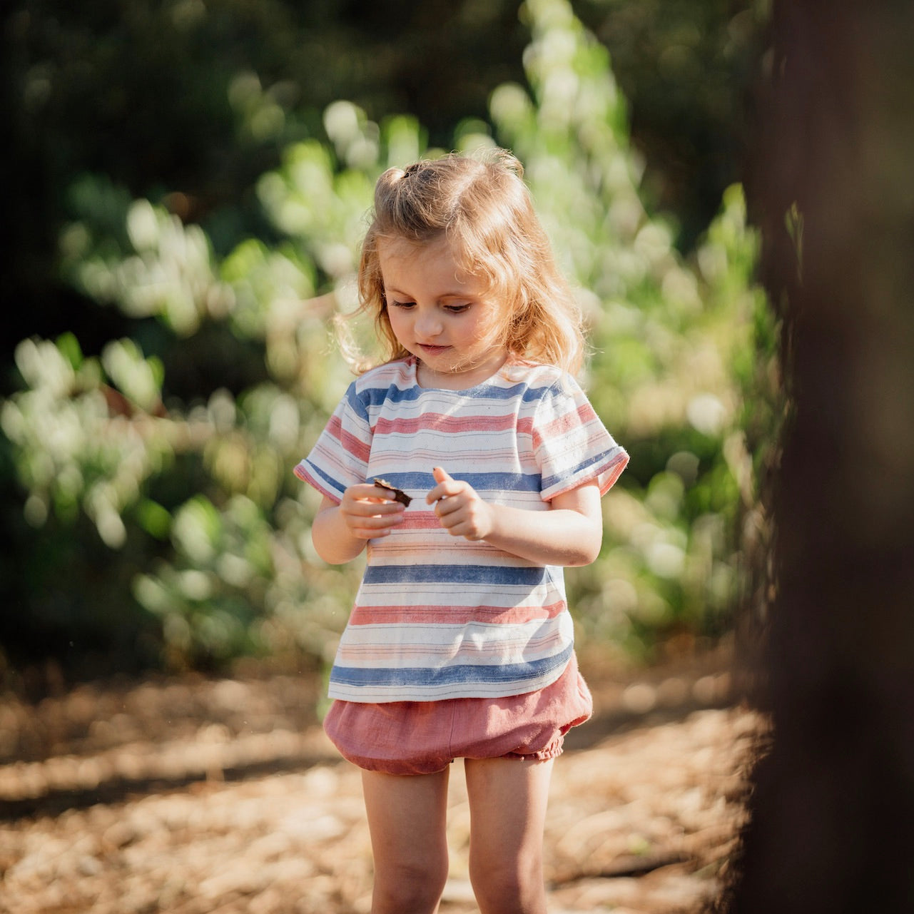 Adorable Bloomers Torre Rose made from 100% linen, featuring an elasticised waistband and legs in charming colors.