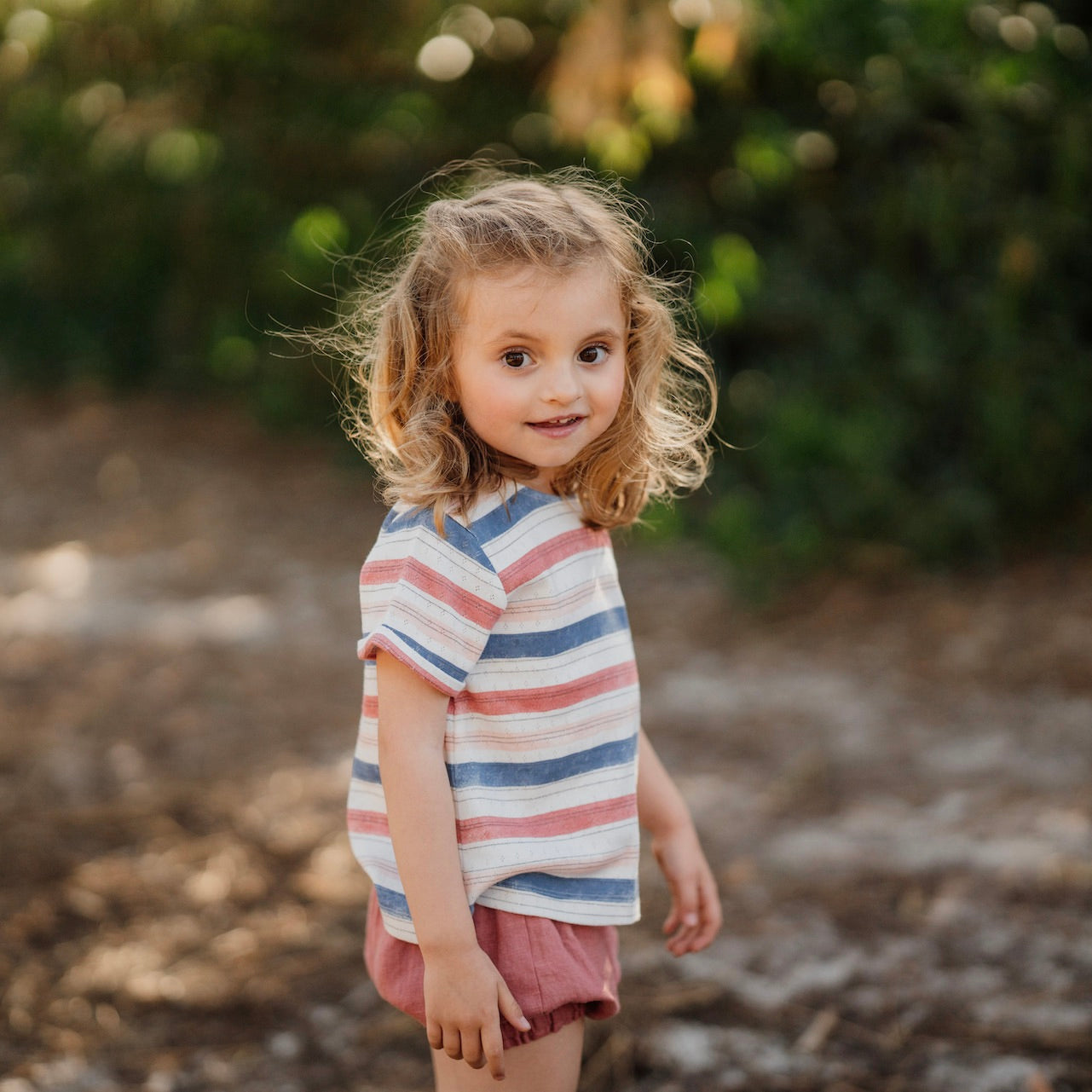 Adorable Bloomers Torre Rose made from 100% linen, featuring an elasticised waistband and legs in charming colors.