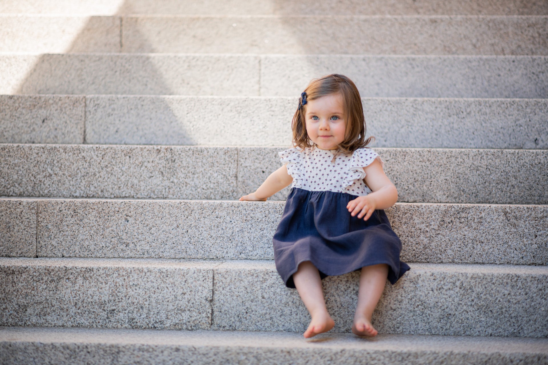 Dress Daisy Flower Blue featuring organic cotton top with floral print and blue linen bottom, adorned with butterfly frills.