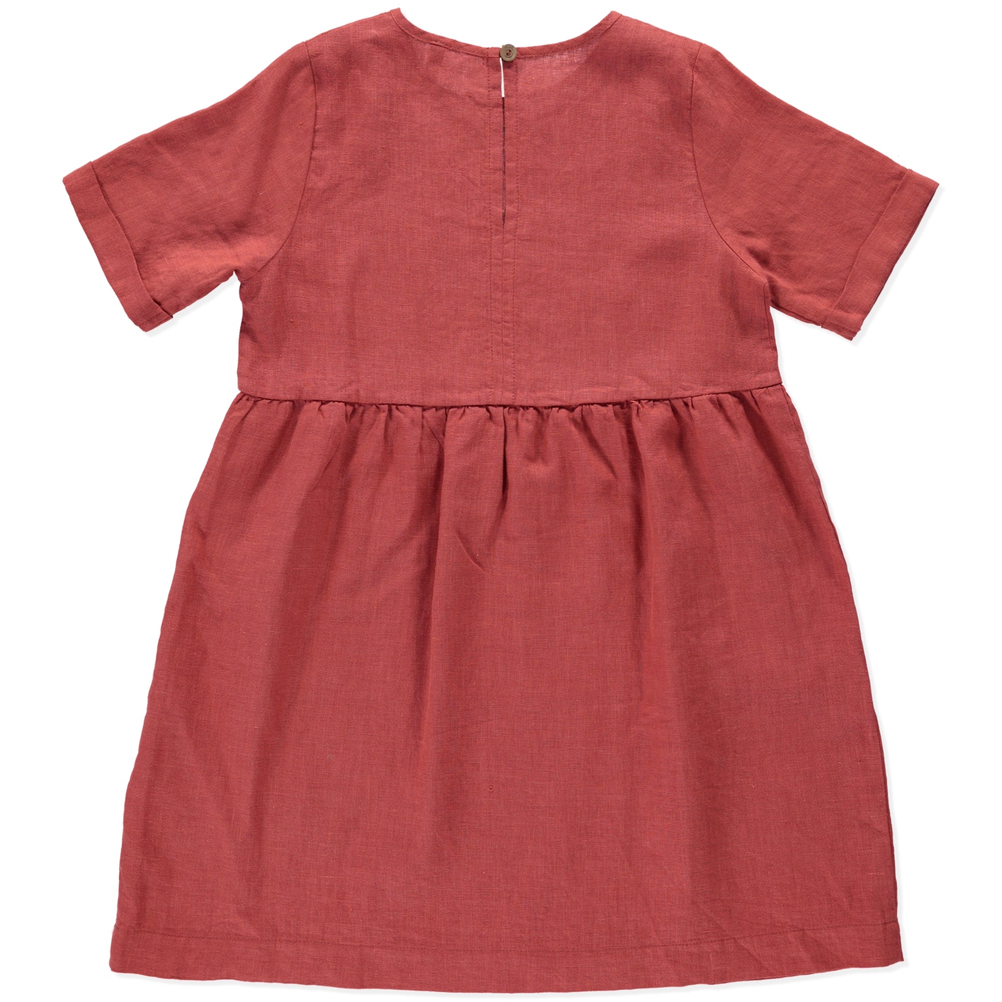 A modern casual dress in terracotta color made of soft, breathable linen with rolled cuffs and an olive wood button closure.