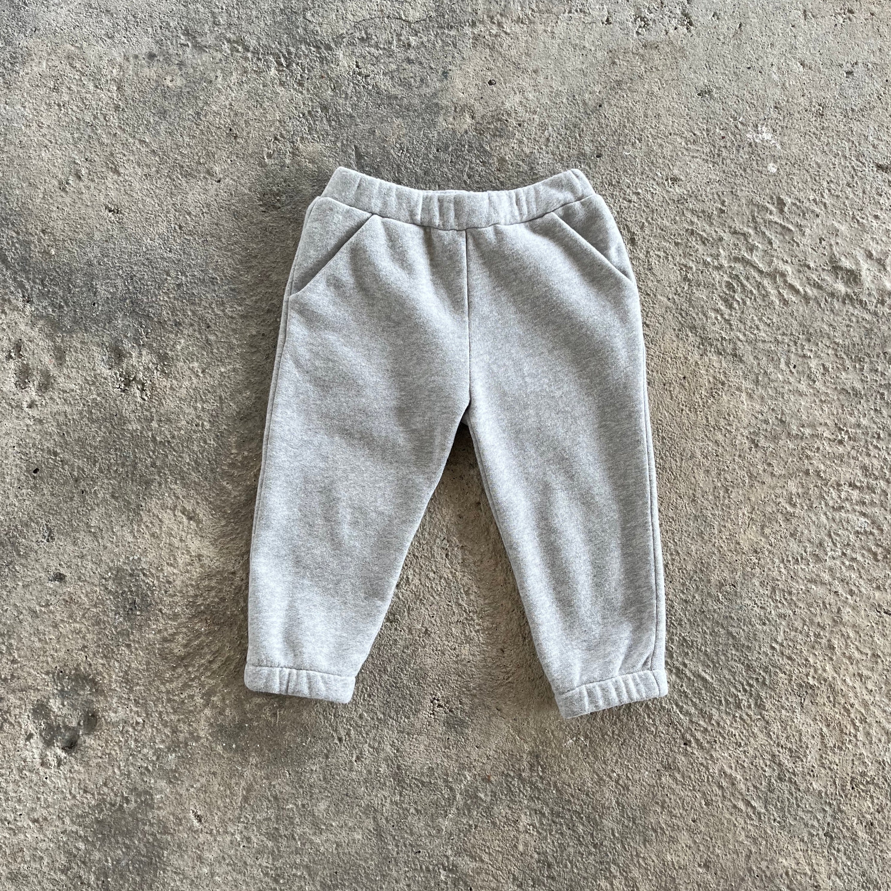 Pants Bean Grey for babies and toddlers, featuring elasticised waist and cuffs, side pockets, made from soft organic cotton.