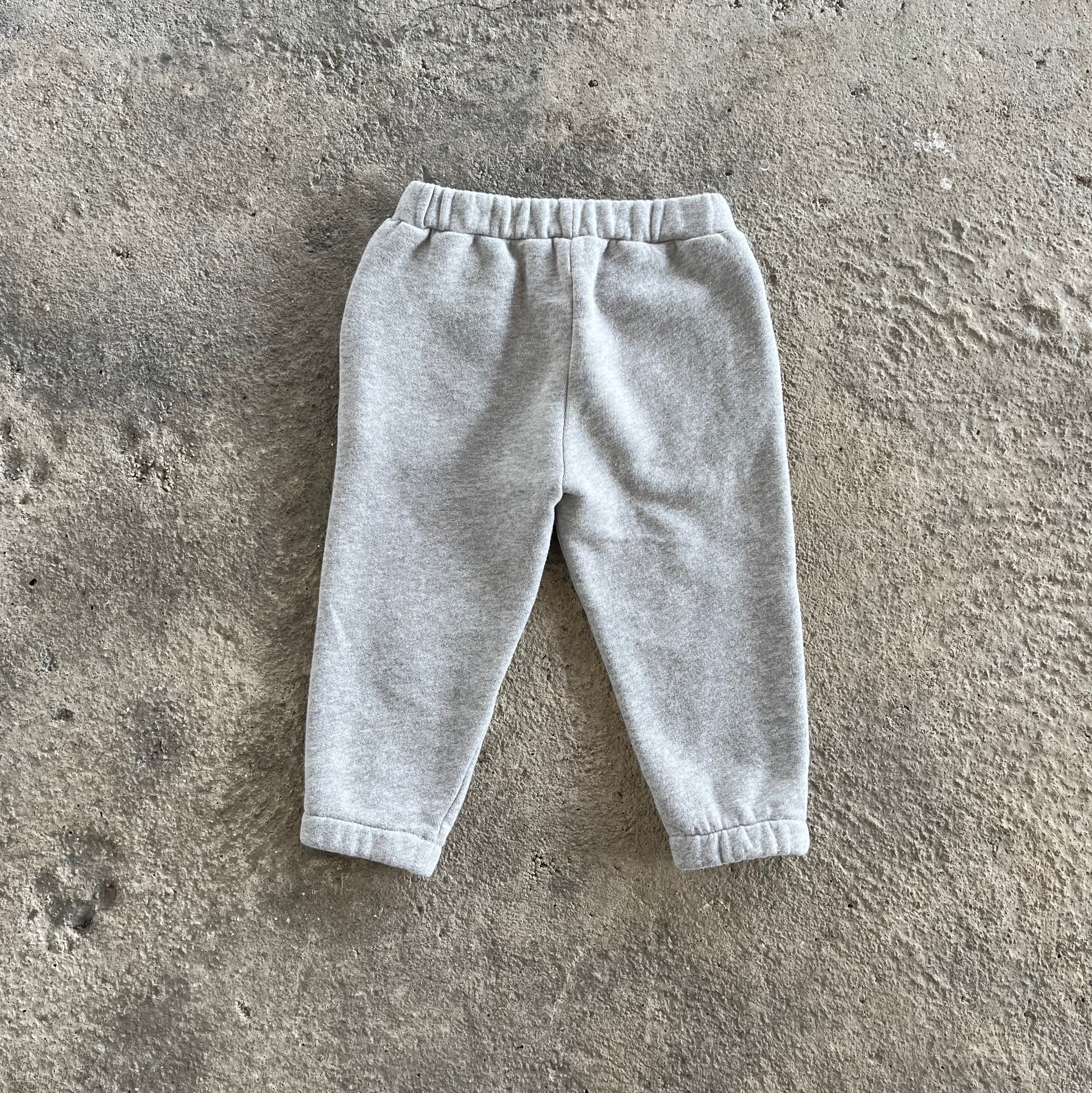 Pants Bean Grey for babies and toddlers, featuring elasticised waist and cuffs, side pockets, made from soft organic cotton.