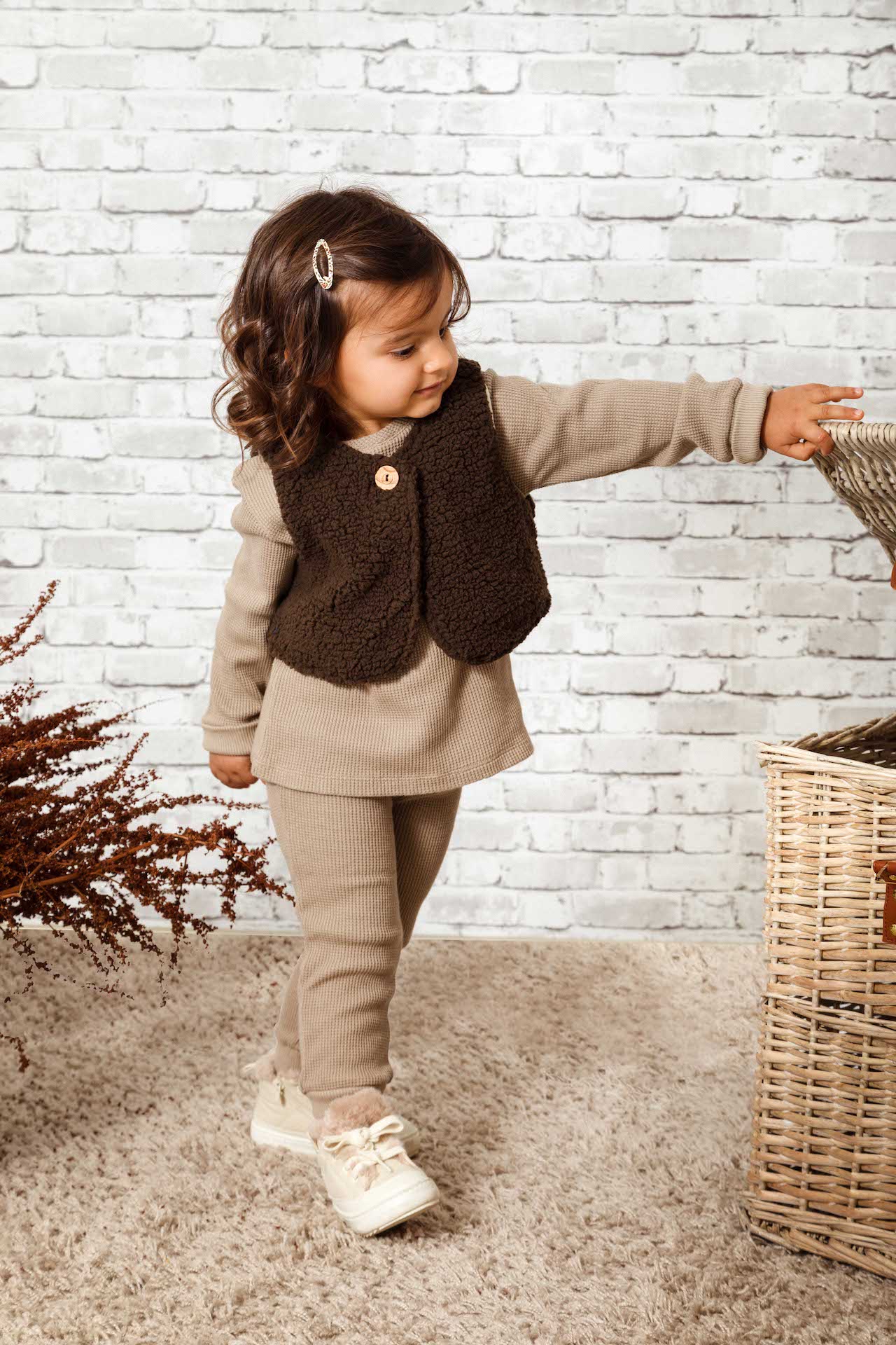 Bella Blue Pants for girls made from organic cotton, featuring an elasticised waist and ribbed cuffs in coffee and navy blue colors.