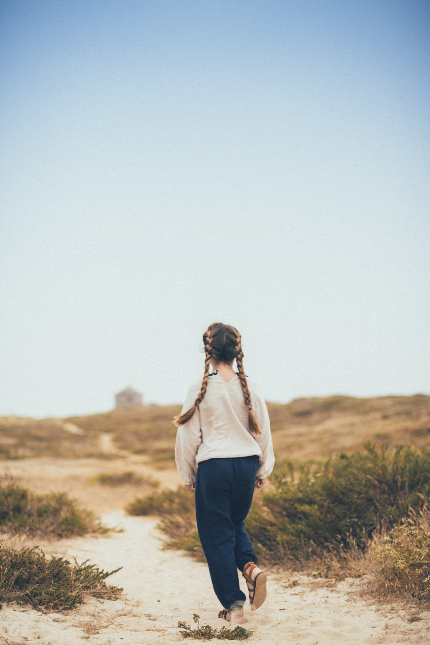 Casual blue linen pants with elasticated waist and cuffs, perfect for summer wear.