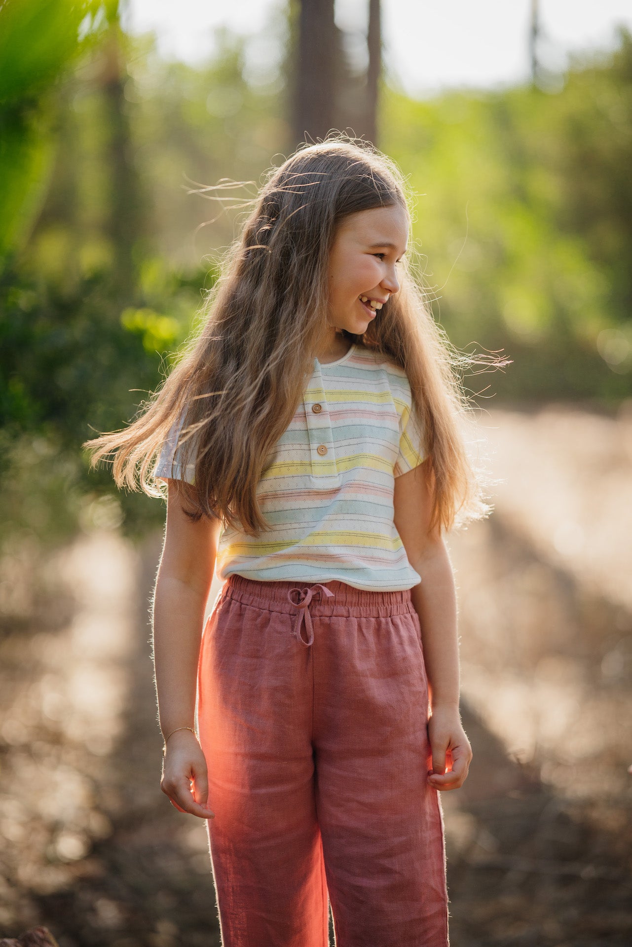 Pants Dawn Rose made of soft linen, featuring an elasticised waist and drawstrings, available in Rose, Blue Celeste, and Sienna Cream colors.