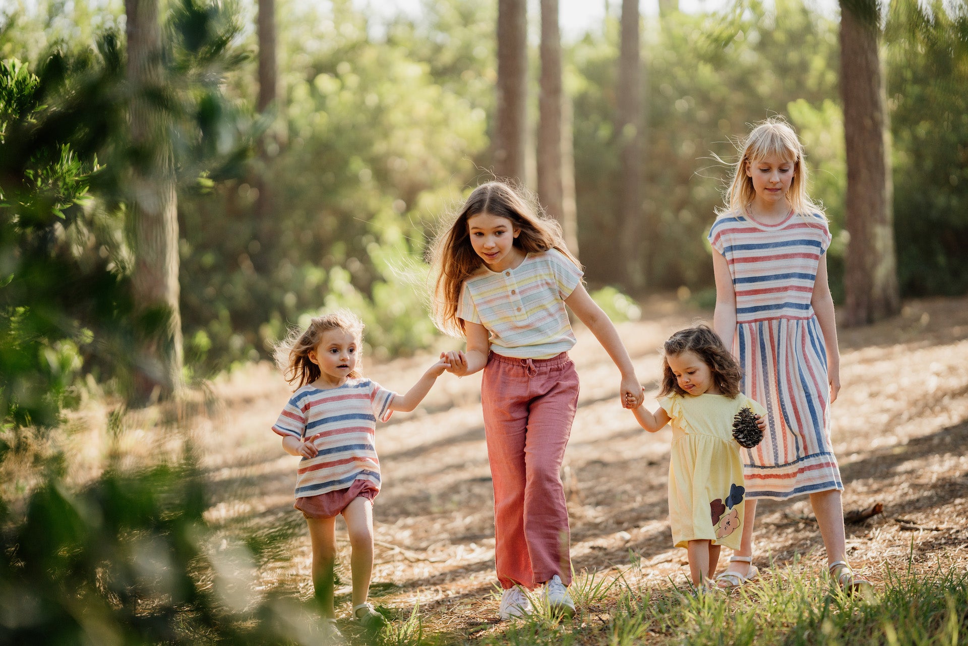 Pants Dawn Rose made of soft linen, featuring an elasticised waist and drawstrings, available in Rose, Blue Celeste, and Sienna Cream colors.