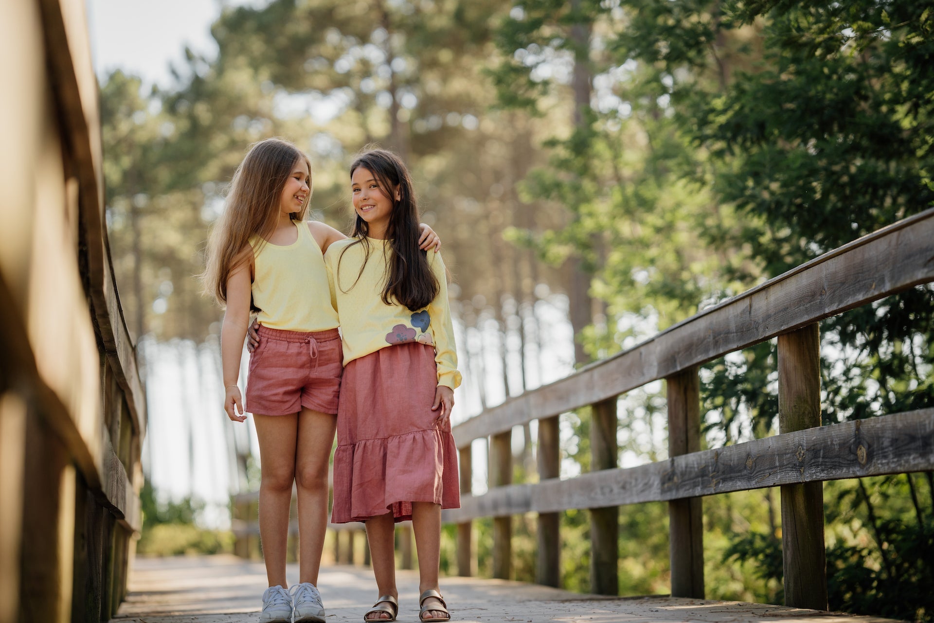 Pants Dawn Rose made of soft linen, featuring an elasticised waist and drawstrings, available in Rose, Blue Celeste, and Sienna Cream colors.