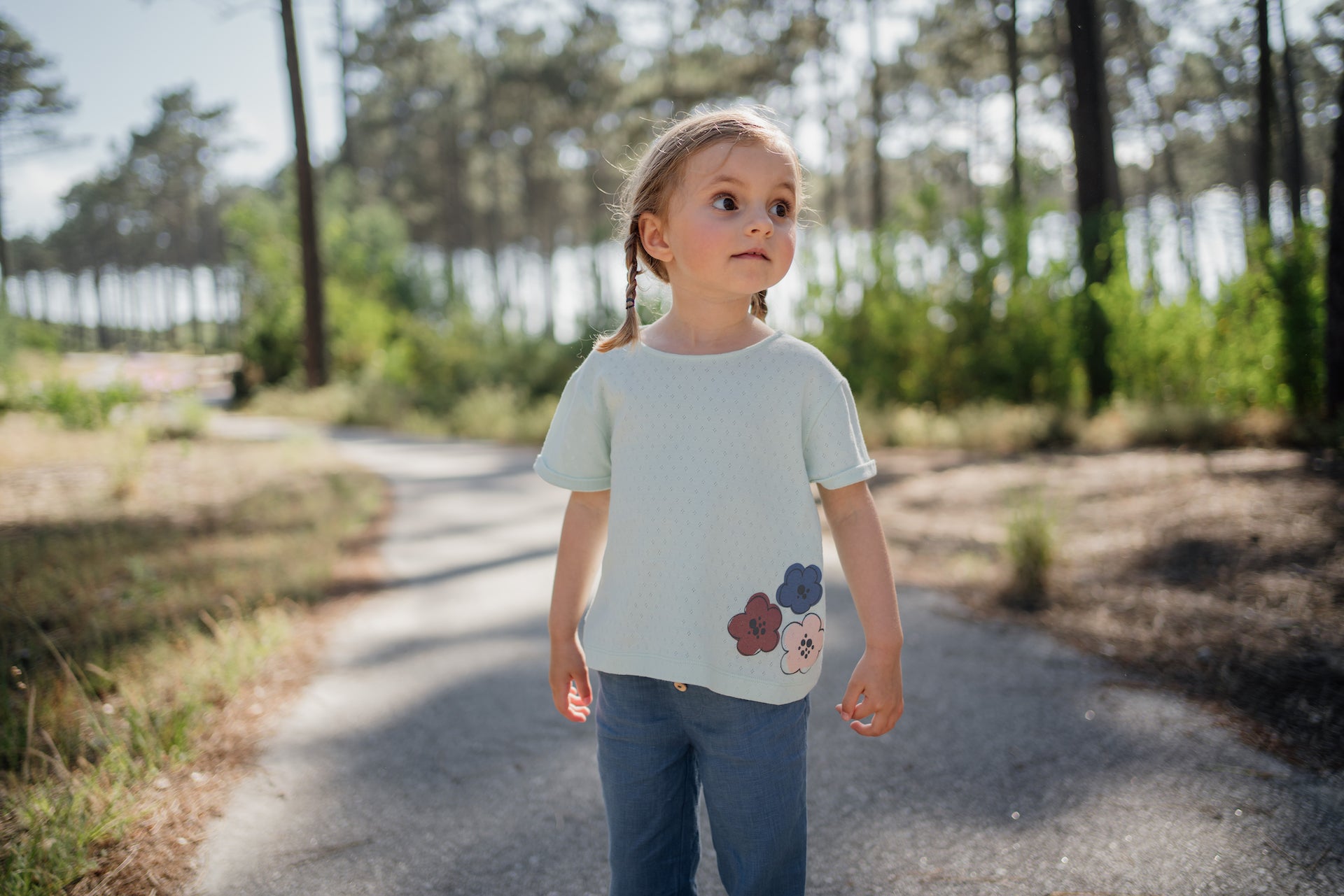 Pants Wave Celeste featuring soft linen fabric, elasticised waist, and olive wood buttons in Rose, Blue Celeste, and Sienna Cream colors.